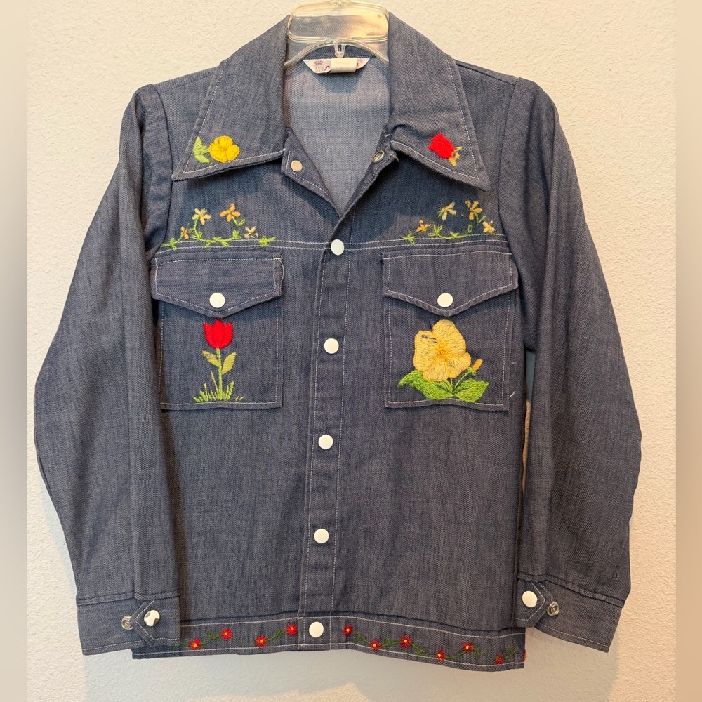 Vintage 70s Swingster Denim Trucker Jacket  IH Embroidered Flowers USA Size M